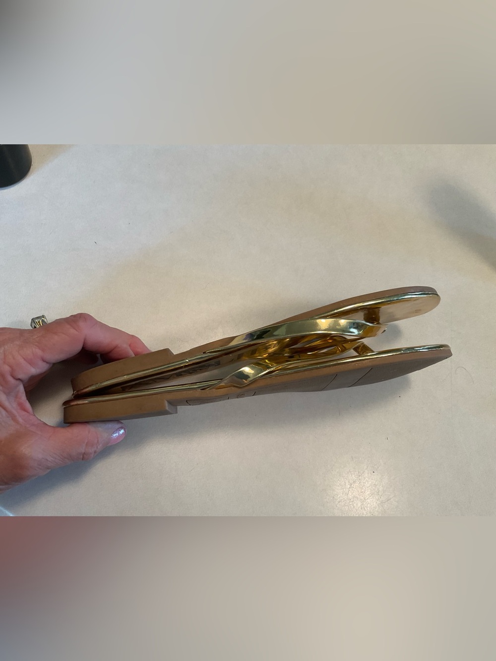 Sam & Libby metallic gold flat flip-flop sandals - Picture 5 of 7